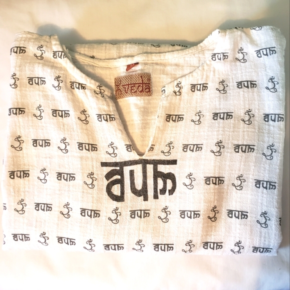 Veda Long Sleeve White and Black V-neck Top, Size: Lg. - Picture 8 of 9